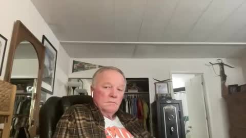 Snapshot of cookoosnest chatting on 10/29/25, 03:20 cookoosnest online show from 10/29/25, 03:20