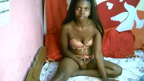 coquine_lara online show from 05/05/26, 06:27