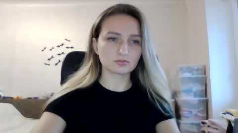 cora_fora online show from 11/11/25, 12:16