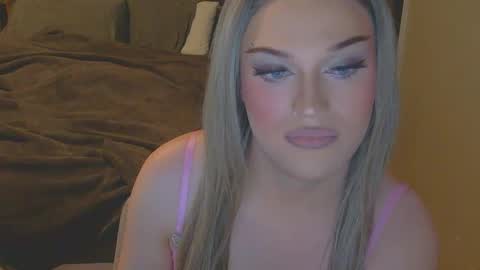 coracav online show from 11/20/25, 11:59