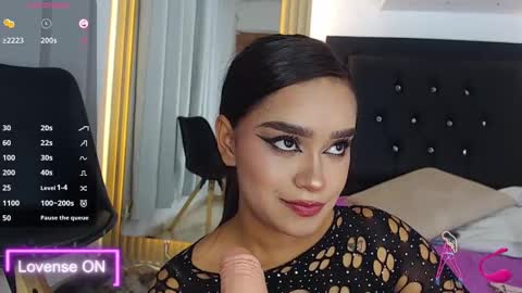 Snapshot of coraline_v chatting on 03/05/25, 02:57 Coraline connected from 10 pm to 6 am Colombia time online show from 03/05/25, 02:57