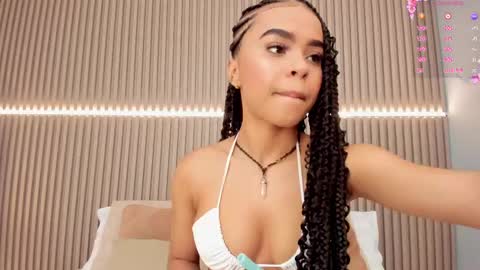 coralineross_ online show from 02/21/25, 11:11