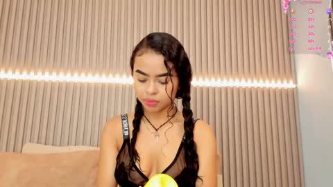 coralineross_ online show from 03/11/25, 11:12