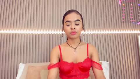 coralineross_ online show from 03/12/25, 11:31