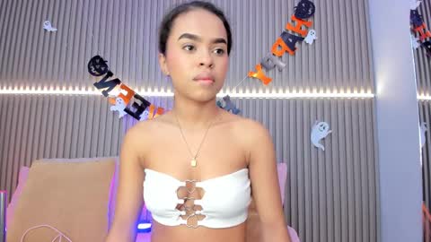 coralineross_ online show from 10/14/25, 10:38