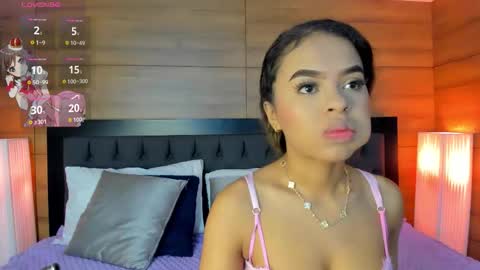 coralineross_ online show from 12/05/25, 11:08