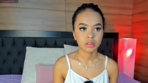 Snapshot of coralineross_ chatting on 12/19/25, 10:55 coralineross_ online show from 12/19/25, 10:55