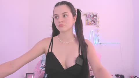 Coraline uwu     Bienvenidos al dulce mundo de Coraline    Hola amores soy Coraline  Una chica  tierna juguetona online show from 05/28/26, 04:26