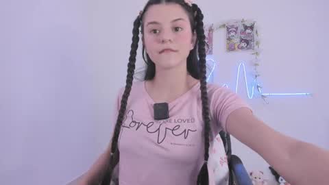 Coraline uwu     Bienvenidos al dulce mundo de Coraline    Hola amores soy Coraline  Una chica  tierna juguetona online show from 06/05/26, 06:13