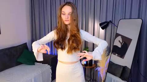 Lia online show from 11/08/25, 03:34