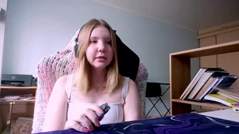 Snapshot of corinearendale chatting on 05/26/26, 09:38 Elvi online show from 05/26/26, 09:38