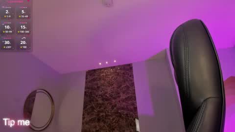 Snapshot of corinnerusso chatting on 05/19/26, 12:33 Corinne Russo online show from 05/19/26, 12:33