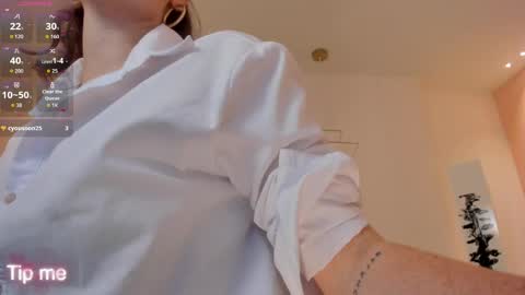 Snapshot of corinnerusso chatting on 06/05/26, 12:55 Corinne Russo online show from 06/05/26, 12:55
