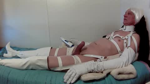 Snapshot of corsetnboots chatting on 02/19/26, 06:04 corsetnboots online show from 02/19/26, 06:04