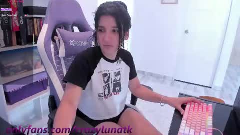 Snapshot of cositarika__ chatting on 07/13/26, 01:36 Lunita online show from 07/13/26, 01:36