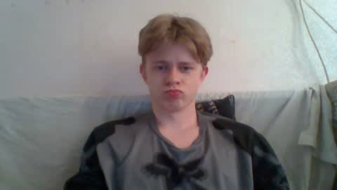Snapshot of cosm2312 chatting on 06/19/26, 03:49 Andrew online show from 06/19/26, 03:49