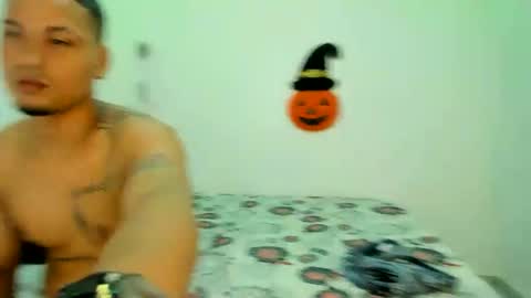 Snapshot of couple777sexy chatting on 10/23/25, 06:28 Andri online show from 10/23/25, 06:28