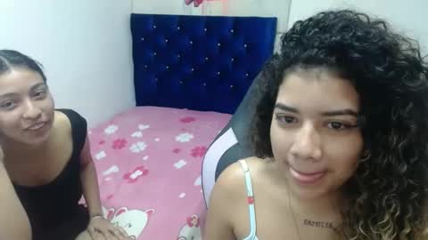 Snapshot of couple_lesbian_zhara_sophia chatting on 01/22/25, 10:26 couple_lesbian_zhara_sophia online show from 01/22/25, 10:26