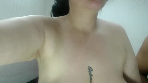 couple_milk_rs online show from 12/15/24, 12:29