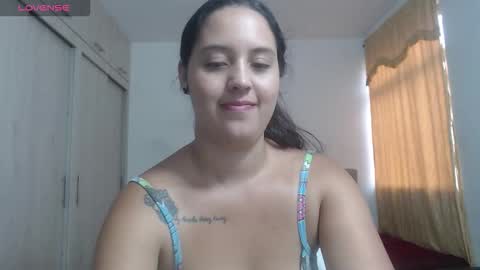  ALEJANDRO Y EMILY  online show from 11/04/25, 07:02