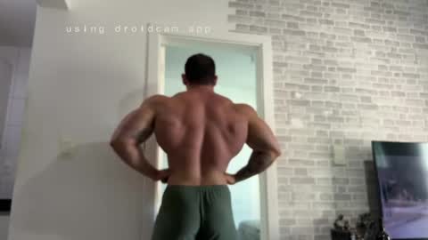 Snapshot of couplemuscle40 chatting on 05/14/26, 01:29 couplemuscle40 online show from 05/14/26, 01:29