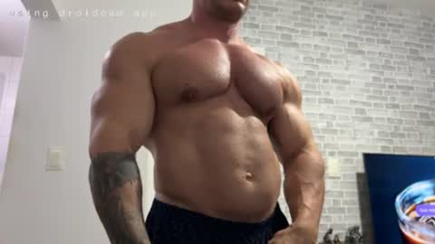 Snapshot of couplemuscle40 chatting on 06/15/26, 10:12 couplemuscle40 online show from 06/15/26, 10:12