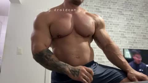 Snapshot of couplemuscle40 chatting on 06/19/26, 03:49 couplemuscle40 online show from 06/19/26, 03:49