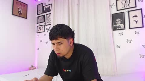 Snapshot of coupsextop chatting on 12/18/24, 07:47 Juli and Liam online show from 12/18/24, 07:47