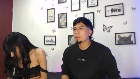 Snapshot of coupsextop chatting on 01/11/25, 07:49 Juli and Liam online show from 01/11/25, 07:49