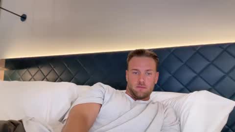 Courtney online show from 03/08/25, 01:39