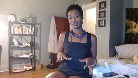 Courtney online show from 10/11/25, 07:45