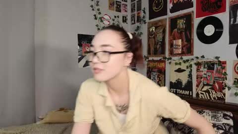 Yuna online show from 11/21/25, 08:29