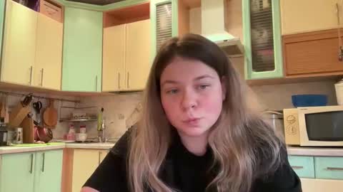 Snapshot of crave_elise chatting on 10/22/25, 06:35 Elise online show from 10/22/25, 06:35