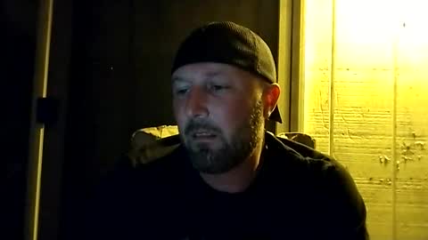 Snapshot of cray82 chatting on 04/30/26, 01:12 cray82 online show from 04/30/26, 01:12