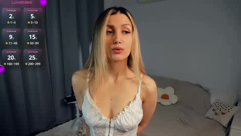 Emma online show from 03/10/25, 02:28