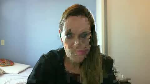 Anny online show from 10/03/25, 11:51