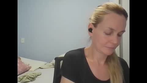 Anny online show from 04/17/26, 12:13