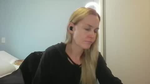 Anny online show from 05/18/26, 10:54