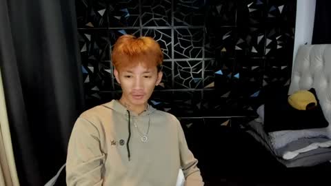 Snapshot of crazyasiantwinkxx chatting on 04/01/26, 04:57 Jes online show from 04/01/26, 04:57