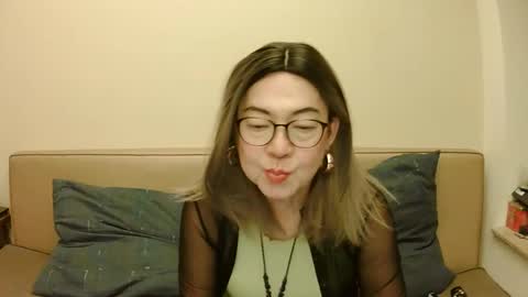 Kelly   online show from 10/24/25, 05:09