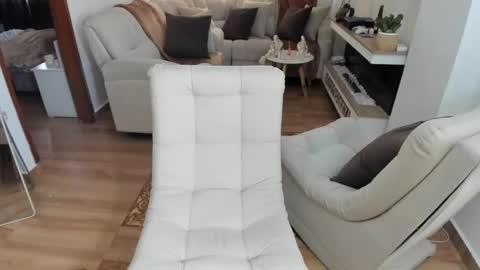 LAURA online show from 02/25/26, 12:15