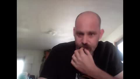 Snapshot of crazyheratic8 chatting on 10/19/25, 08:42 crazyheratic8 online show from 10/19/25, 08:42
