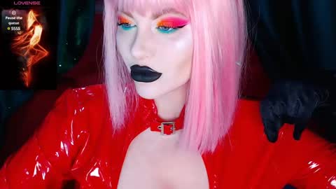 Snapshot of crazypinkyball chatting on 12/07/24, 01:40 Roxy online show from 12/07/24, 01:40