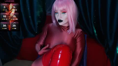 Snapshot of crazypinkyball chatting on 12/09/24, 11:58 Roxy online show from 12/09/24, 11:58