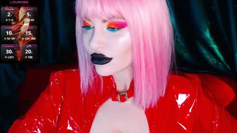 Snapshot of crazypinkyball chatting on 12/19/24, 12:45 Roxy online show from 12/19/24, 12:45