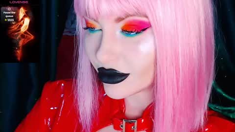 Snapshot of crazypinkyball chatting on 12/26/24, 11:43 Roxy online show from 12/26/24, 11:43