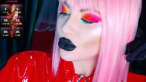 Snapshot of crazypinkyball chatting on 01/11/25, 12:40 Roxy online show from 01/11/25, 12:40