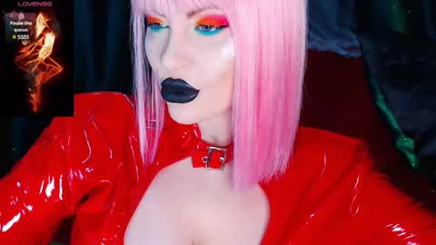 Snapshot of crazypinkyball chatting on 01/18/25, 02:55 Roxy online show from 01/18/25, 02:55