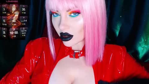 Snapshot of crazypinkyball chatting on 01/21/25, 01:00 Roxy online show from 01/21/25, 01:00