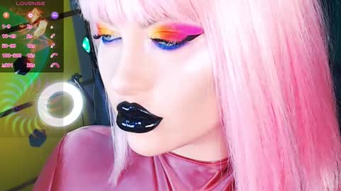 Snapshot of crazypinkyball chatting on 09/09/25, 03:11 Roxy online show from 09/09/25, 03:11